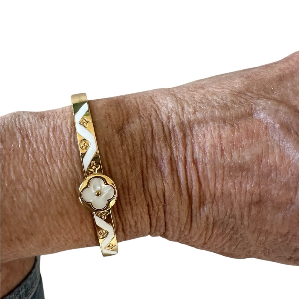 Gold and White Enamel Clover Bangle Bracelet - Picture 3 of 3